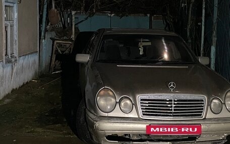 Mercedes-Benz E-Класс, 1997 год, 280 000 рублей, 11 фотография