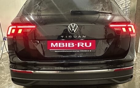 Volkswagen Tiguan II, 2021 год, 2 299 000 рублей, 23 фотография