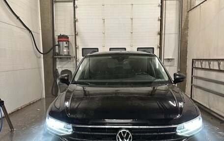 Volkswagen Tiguan II, 2021 год, 2 299 000 рублей, 28 фотография