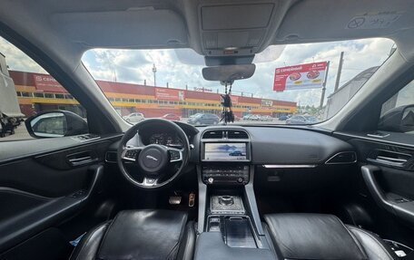 Jaguar F-Pace, 2018 год, 3 650 000 рублей, 22 фотография