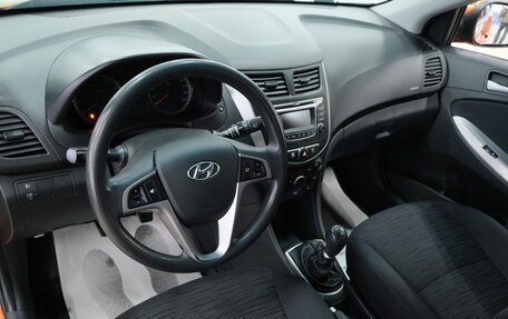 Hyundai Solaris II рестайлинг, 2015 год, 949 000 рублей, 10 фотография