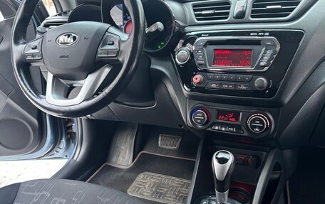 KIA Rio III рестайлинг, 2013 год, 890 000 рублей, 10 фотография