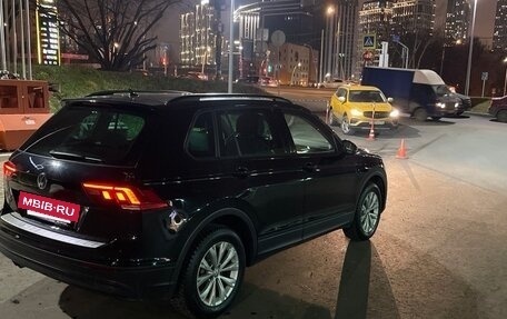 Volkswagen Tiguan II, 2019 год, 2 400 000 рублей, 4 фотография