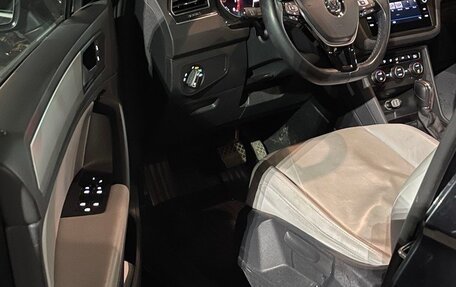 Volkswagen Tiguan II, 2019 год, 2 400 000 рублей, 7 фотография