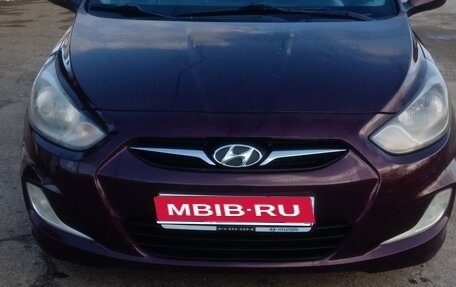 Hyundai Solaris II рестайлинг, 2012 год, 620 000 рублей, 1 фотография