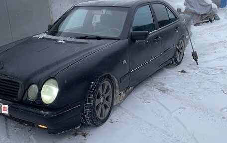 Mercedes-Benz E-Класс, 1997 год, 295 000 рублей, 1 фотография