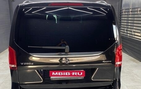 Mercedes-Benz V-Класс, 2017 год, 4 650 000 рублей, 28 фотография