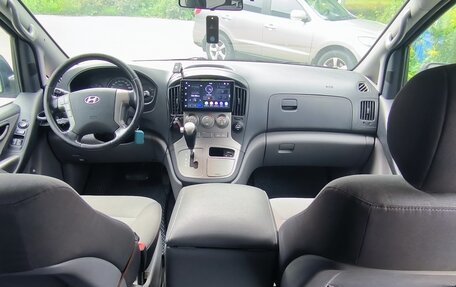 Hyundai H-1 II рестайлинг, 2012 год, 2 050 000 рублей, 12 фотография