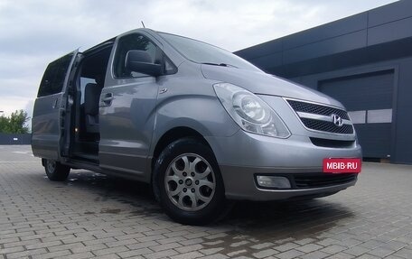Hyundai H-1 II рестайлинг, 2012 год, 2 050 000 рублей, 23 фотография