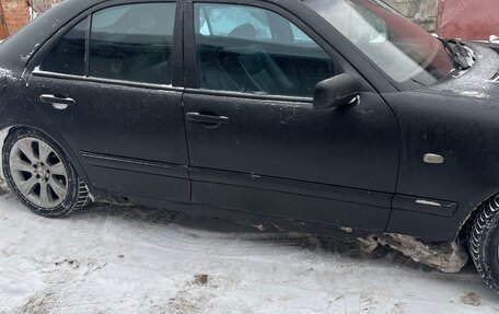 Mercedes-Benz E-Класс, 1997 год, 295 000 рублей, 4 фотография