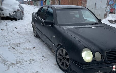 Mercedes-Benz E-Класс, 1997 год, 295 000 рублей, 2 фотография