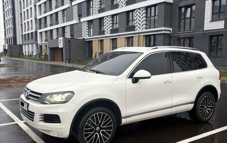 Volkswagen Touareg III, 2011 год, 1 850 000 рублей, 2 фотография
