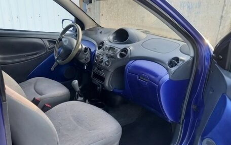 Toyota Yaris I рестайлинг, 2000 год, 265 000 рублей, 9 фотография