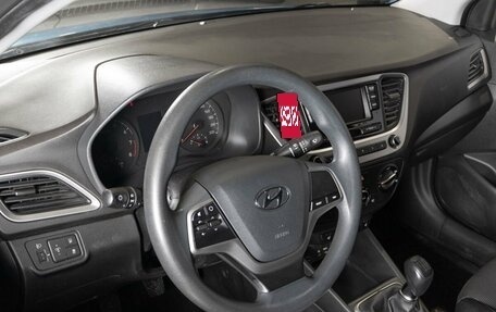 Hyundai Solaris II рестайлинг, 2017 год, 1 014 000 рублей, 5 фотография