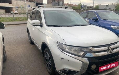 Mitsubishi Outlander III рестайлинг 3, 2015 год, 1 850 000 рублей, 1 фотография