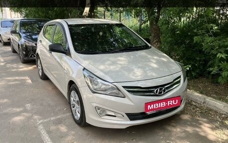 Hyundai Solaris II рестайлинг, 2015 год, 780 000 рублей, 1 фотография