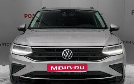 Volkswagen Tiguan II, 2021 год, 2 480 000 рублей, 2 фотография