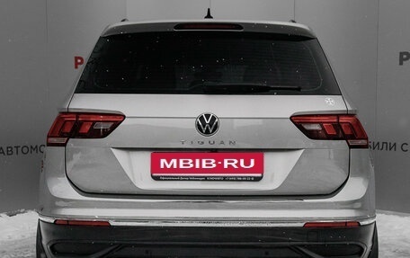 Volkswagen Tiguan II, 2021 год, 2 480 000 рублей, 6 фотография