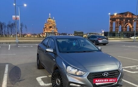 Hyundai Solaris II рестайлинг, 2018 год, 1 250 000 рублей, 23 фотография