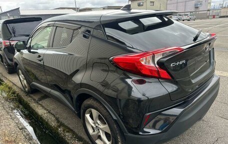 Toyota C-HR I рестайлинг, 2017 год, 1 750 000 рублей, 6 фотография