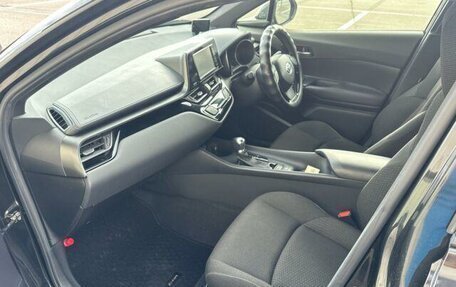 Toyota C-HR I рестайлинг, 2017 год, 1 750 000 рублей, 9 фотография