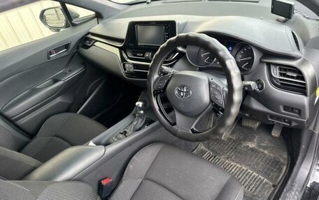 Toyota C-HR I рестайлинг, 2017 год, 1 750 000 рублей, 8 фотография