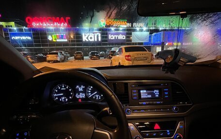 Hyundai Elantra VI рестайлинг, 2017 год, 1 499 999 рублей, 3 фотография