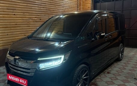 Honda Stepwgn IV, 2020 год, 2 400 000 рублей, 2 фотография