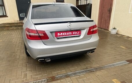 Mercedes-Benz E-Класс, 2011 год, 1 050 000 рублей, 2 фотография