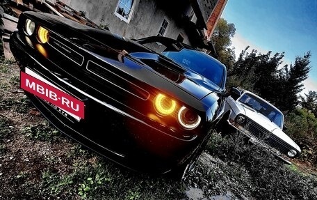 Dodge Challenger III рестайлинг 2, 2019 год, 2 900 000 рублей, 2 фотография