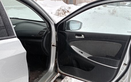 Hyundai Solaris II рестайлинг, 2011 год, 450 000 рублей, 5 фотография