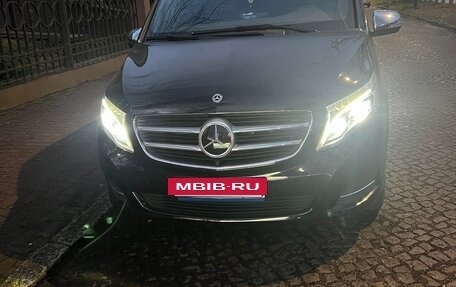 Mercedes-Benz V-Класс, 2017 год, 4 500 000 рублей, 23 фотография