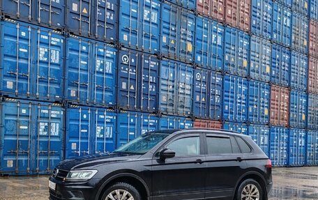 Volkswagen Tiguan II, 2020 год, 2 300 000 рублей, 3 фотография