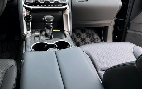 Toyota Land Cruiser, 2023 год, 12 800 000 рублей, 12 фотография