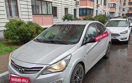 Hyundai Solaris II рестайлинг, 2015 год, 760 000 рублей, 2 фотография