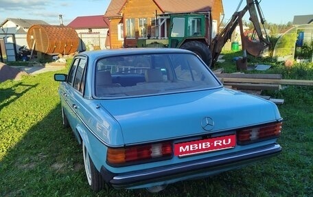 Mercedes-Benz W123, 1982 год, 640 000 рублей, 2 фотография