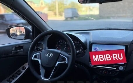 Hyundai Solaris II рестайлинг, 2015 год, 800 000 рублей, 10 фотография