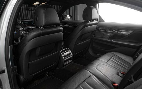 BMW 7 серия, 2018 год, 4 240 000 рублей, 14 фотография