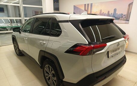 Toyota RAV4, 2023 год, 4 200 000 рублей, 6 фотография