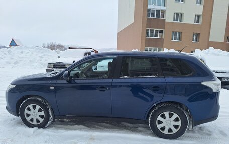 Mitsubishi Outlander III рестайлинг 3, 2014 год, 1 350 000 рублей, 4 фотография