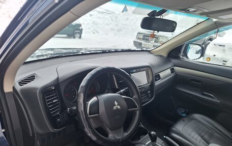 Mitsubishi Outlander III рестайлинг 3, 2014 год, 1 350 000 рублей, 6 фотография