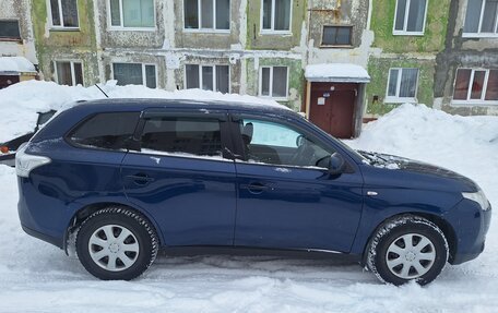 Mitsubishi Outlander III рестайлинг 3, 2014 год, 1 350 000 рублей, 3 фотография