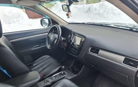 Mitsubishi Outlander III рестайлинг 3, 2014 год, 1 350 000 рублей, 5 фотография