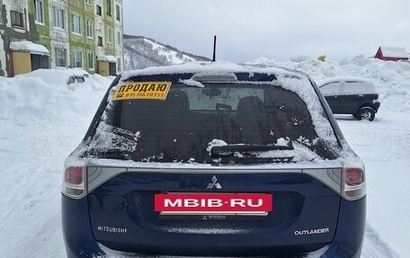 Mitsubishi Outlander III рестайлинг 3, 2014 год, 1 350 000 рублей, 2 фотография