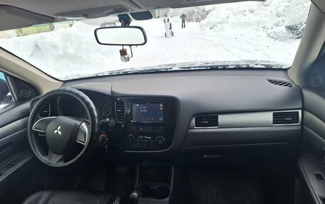 Mitsubishi Outlander III рестайлинг 3, 2014 год, 1 350 000 рублей, 9 фотография