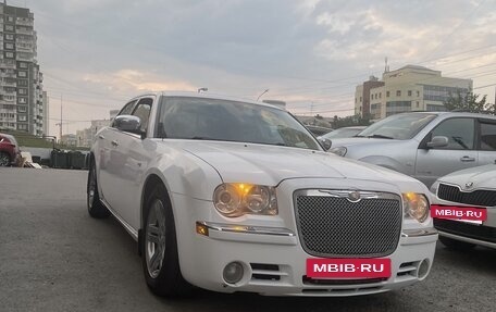 Chrysler 300C II, 2006 год, 1 200 000 рублей, 8 фотография