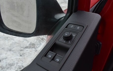 Volkswagen Caravelle T6 рестайлинг, 2019 год, 4 175 000 рублей, 14 фотография