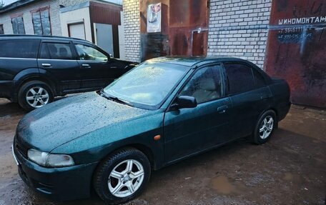 Mitsubishi Mirage VI рестайлинг, 2000 год, 150 000 рублей, 1 фотография