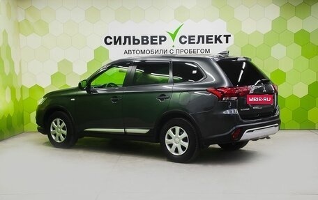 Mitsubishi Outlander III рестайлинг 3, 2020 год, 2 450 000 рублей, 6 фотография