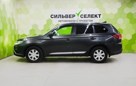 Mitsubishi Outlander III рестайлинг 3, 2020 год, 2 450 000 рублей, 7 фотография